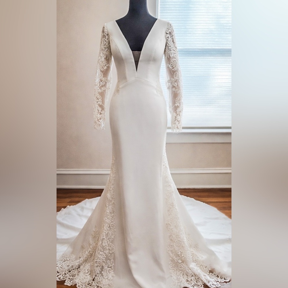 Elegant Ivory Long-Sleeve Bridal Gown with Lace Train